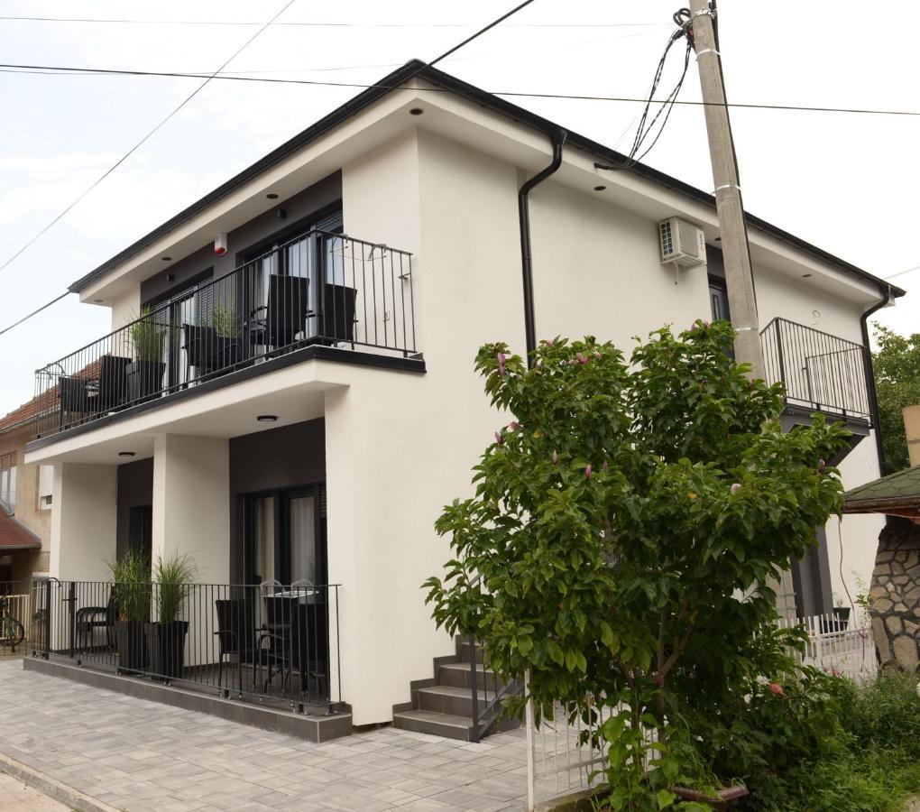 9 Apartments Ягодина Екстериор снимка