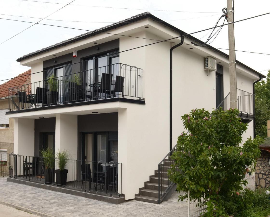 9 Apartments Ягодина Екстериор снимка