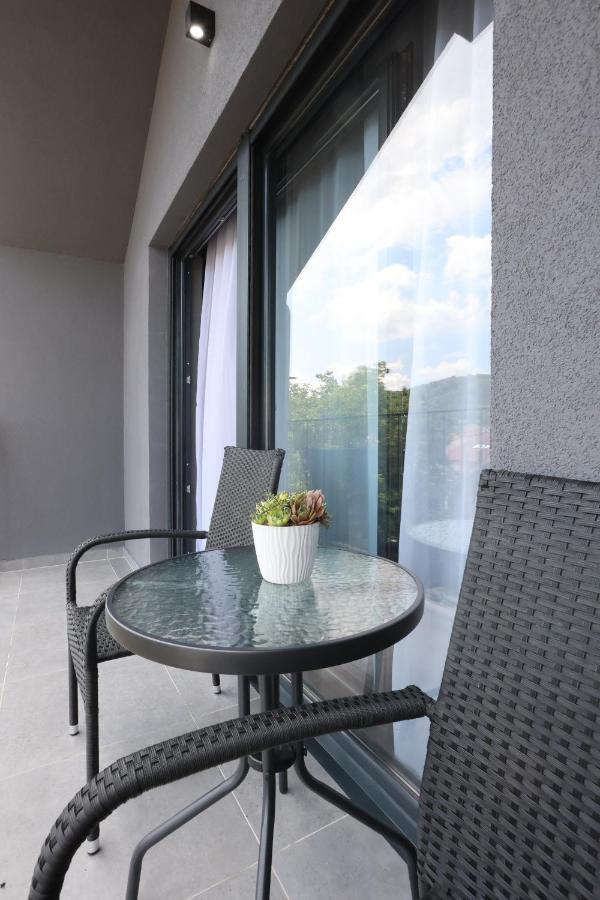 9 Apartments Ягодина Екстериор снимка
